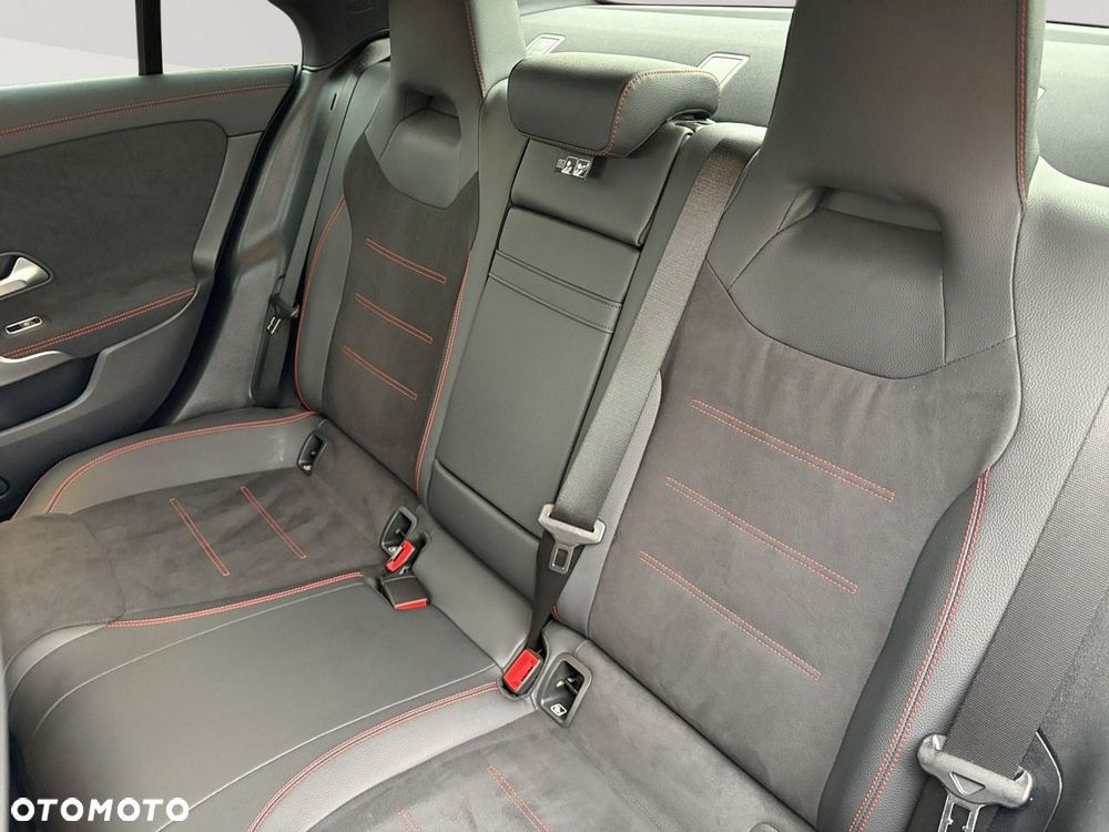 Mercedes-Benz CLA 200 mHEV AMG Line 7G-DCT - 28