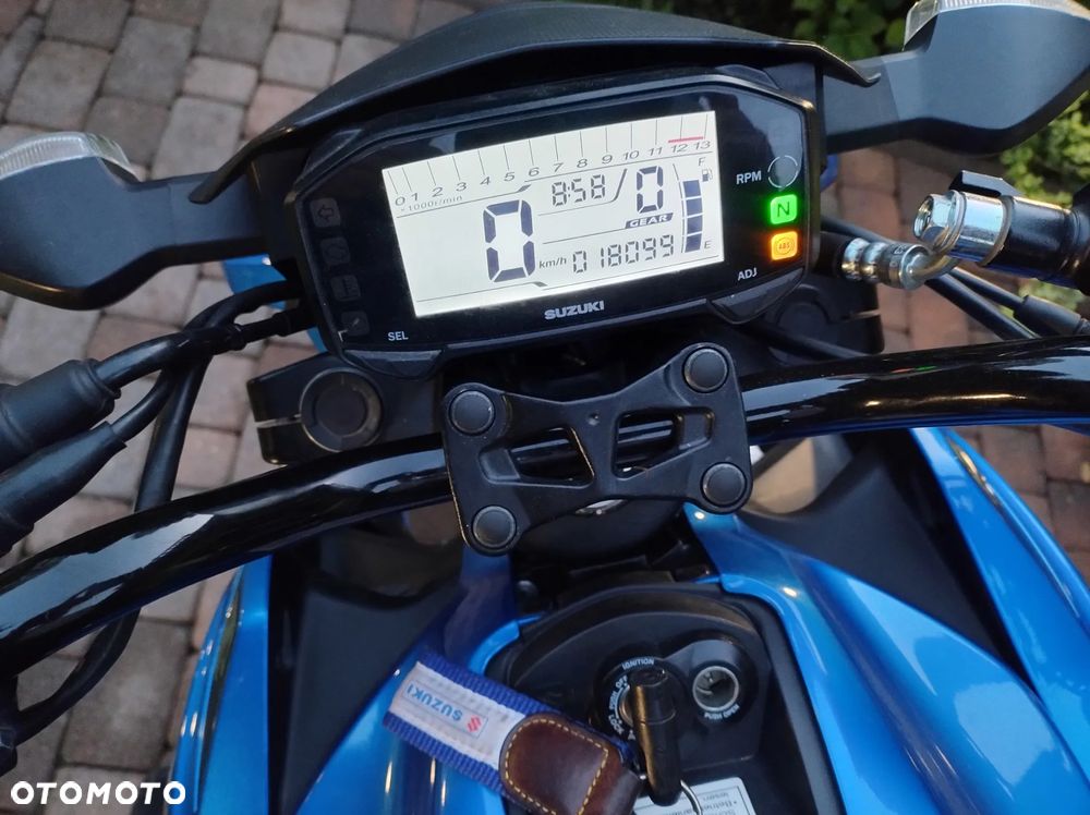 Suzuki GSX - 6