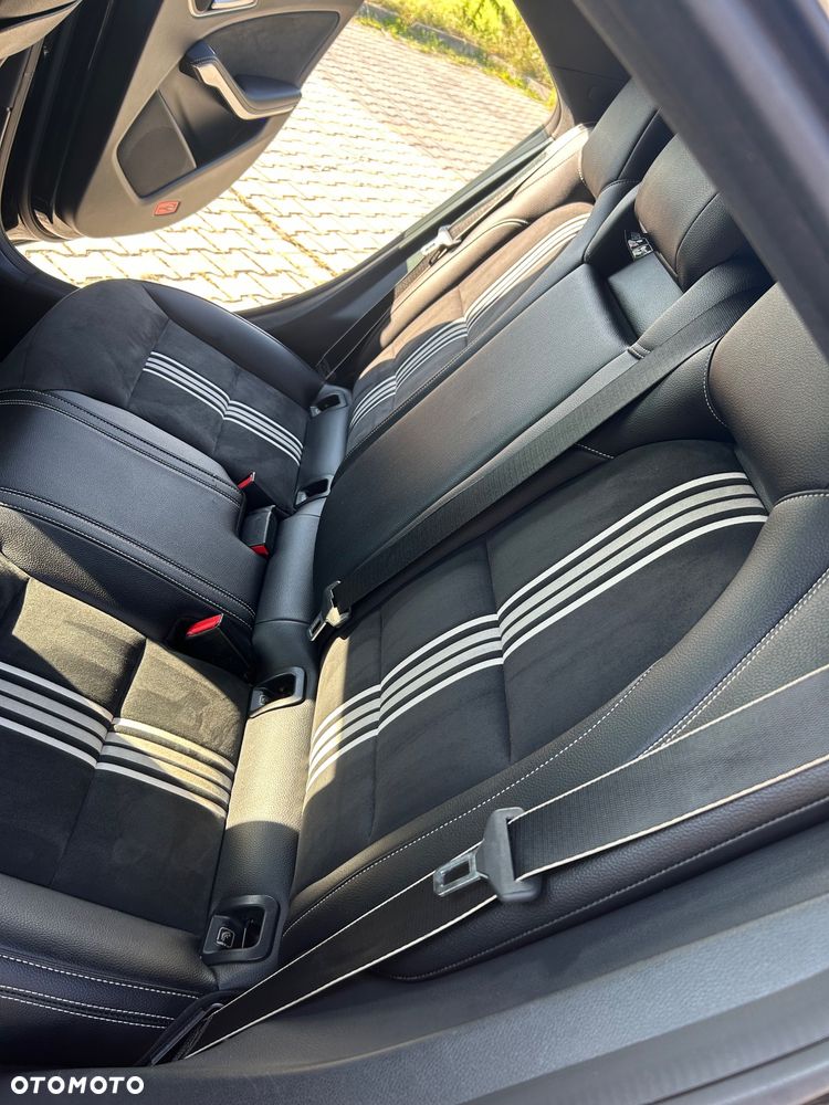 Mercedes-Benz CLA 180 7G-DCT AMG Line - 24