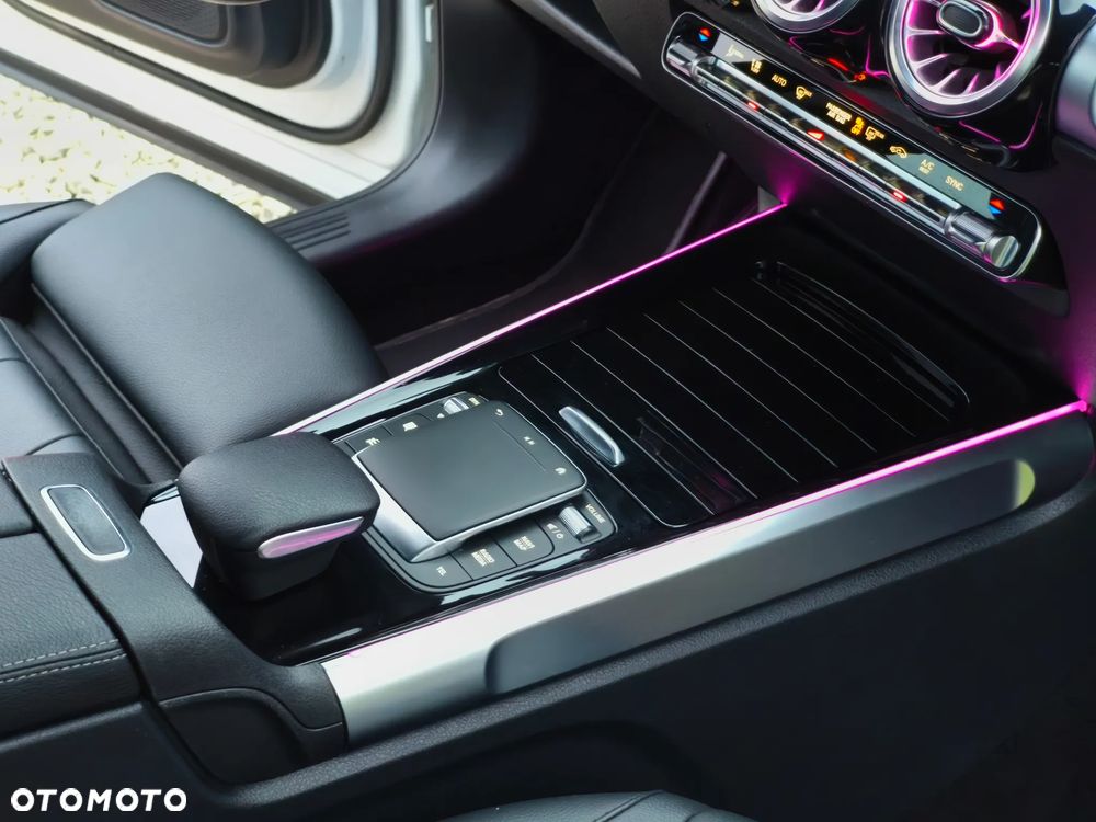 Mercedes-Benz GLB - 30