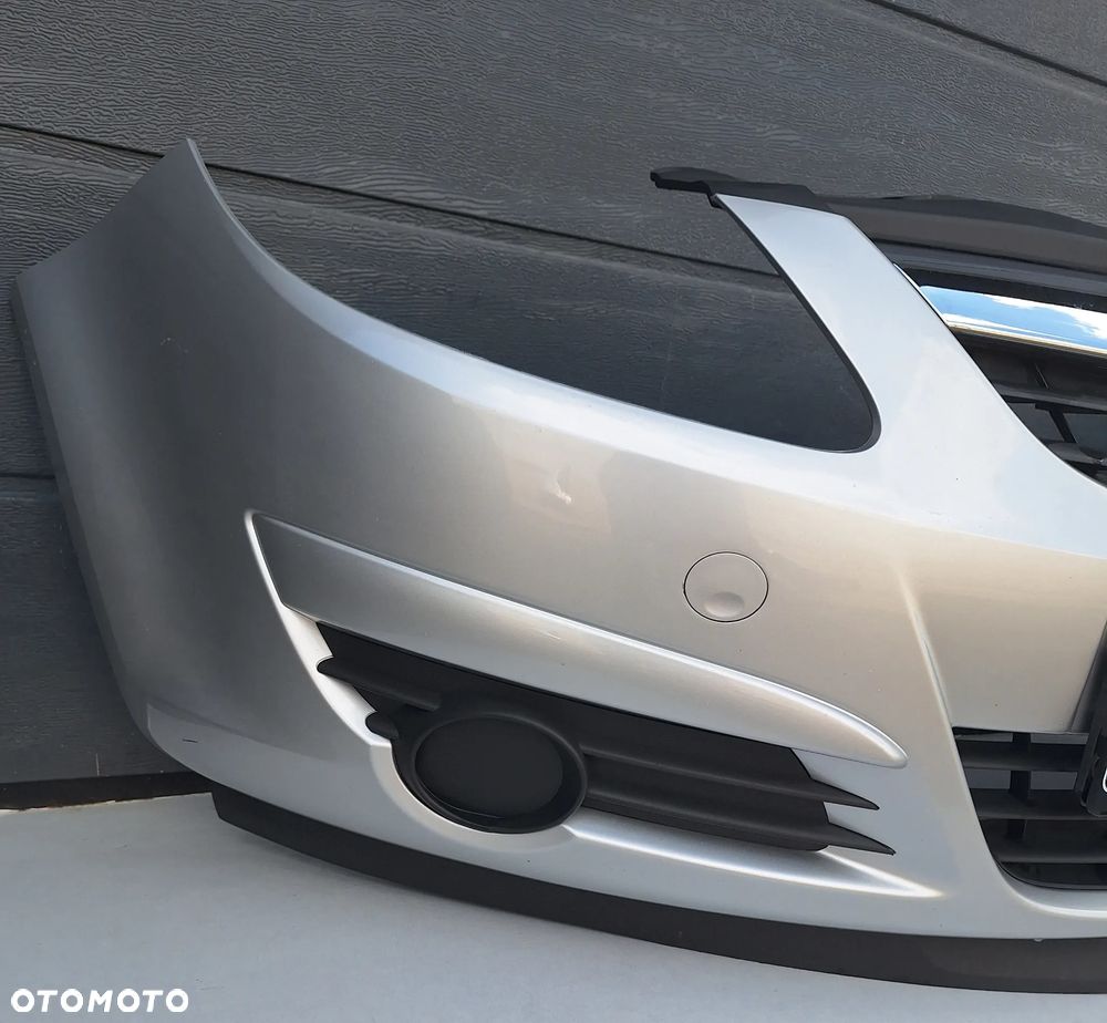 ZDERZAK PRZEDNI, GRILL - OPEL CORSA D EUROPA /  SREBRNY-Z157 - 3