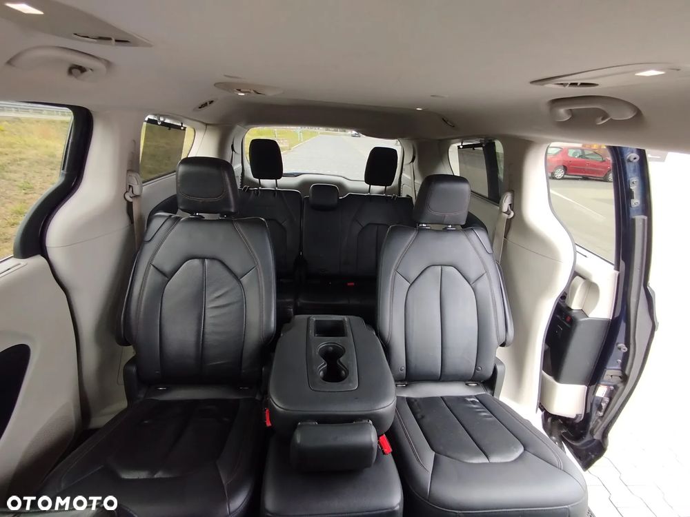 Chrysler Pacifica - 11