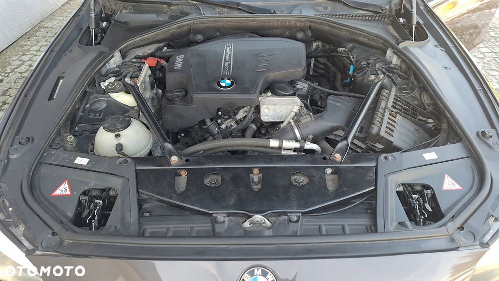 BMW Seria 5 528i Sport-Aut Luxury Line - 15