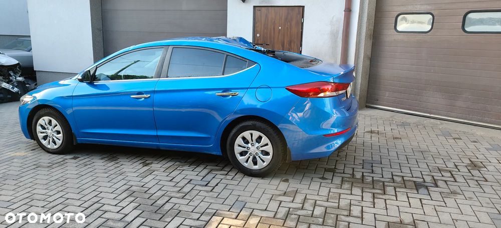 Hyundai Elantra 1.6 Comfort - 11