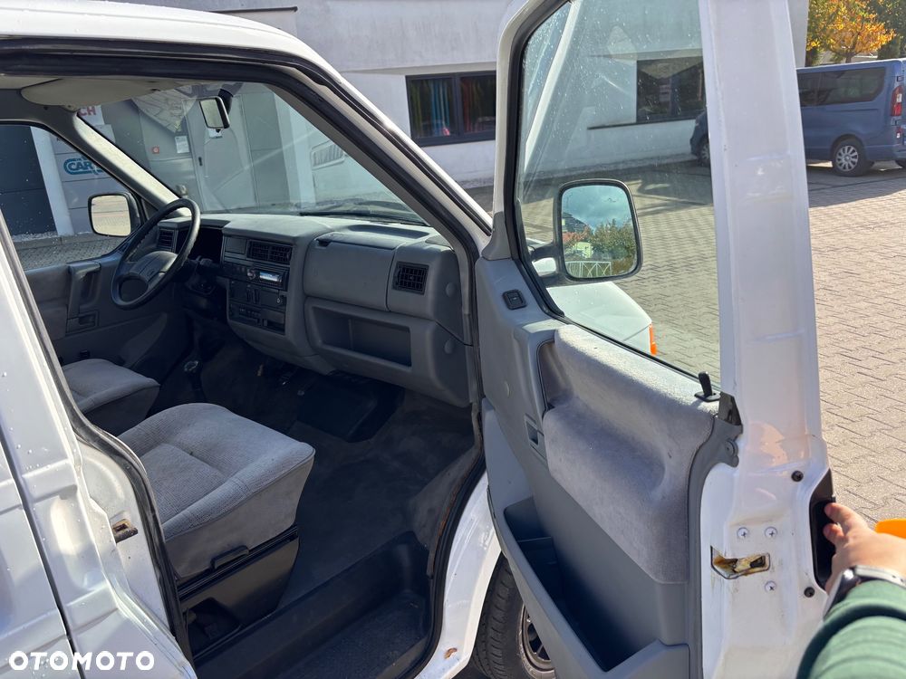 Volkswagen Multivan Standard - 23