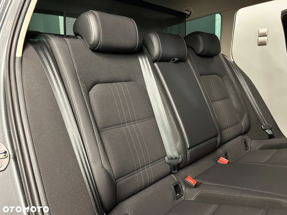 Volkswagen Passat - 36