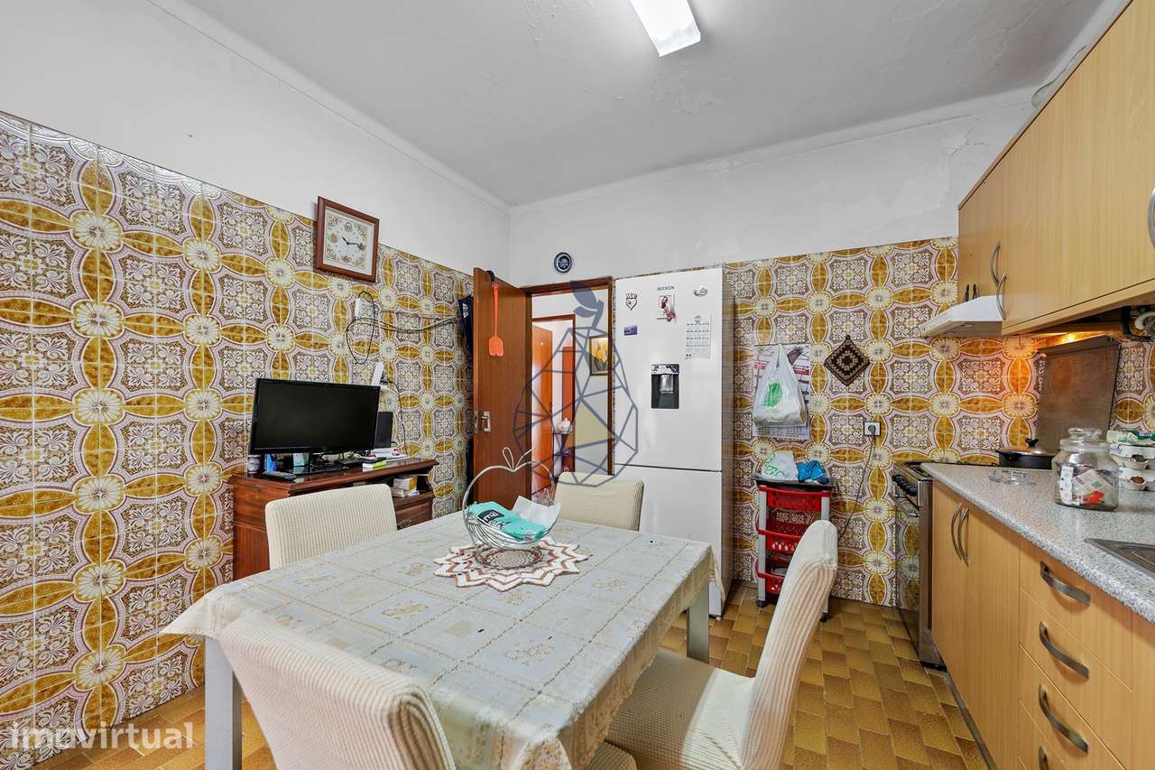 Apartamento T2 com Terraço Privativo em Zona Tranquila de Estômbar - Grande imagem: 4/43