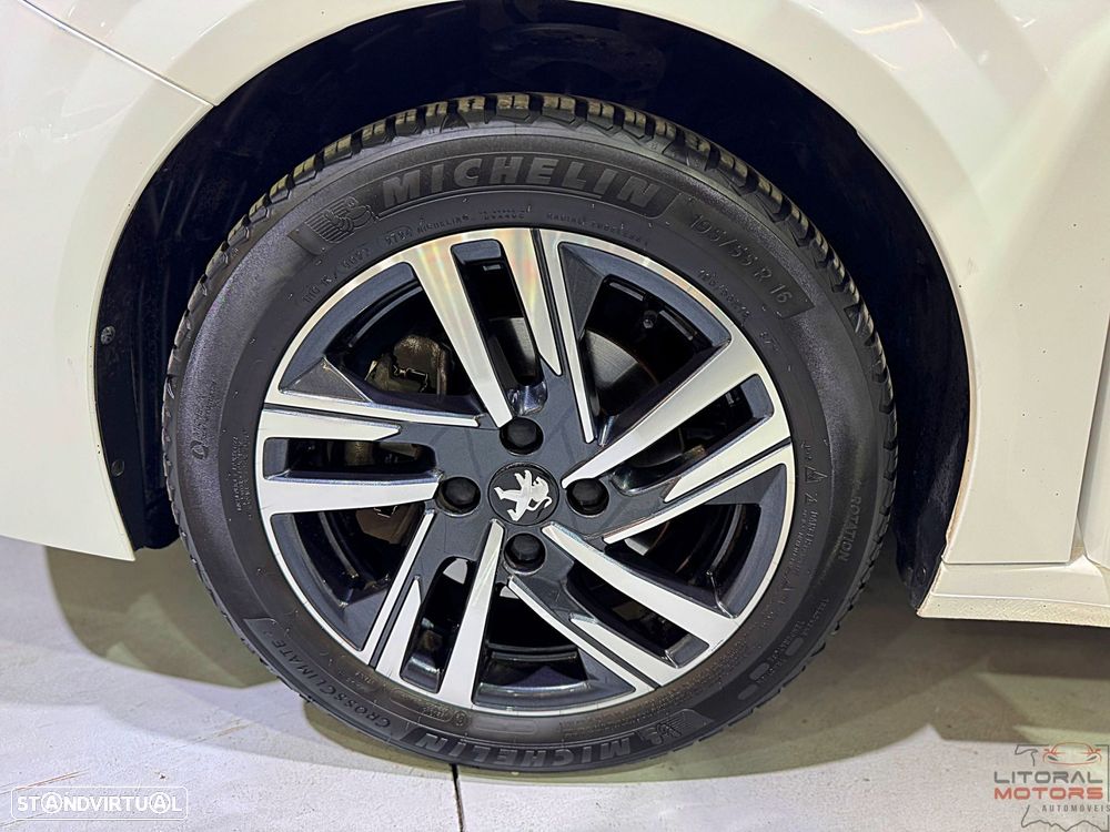 Peugeot 208 1.2 PureTech SE Style - 10