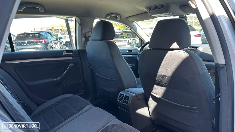 VW Golf 1.9 TDi BlueM. Confortline - 16