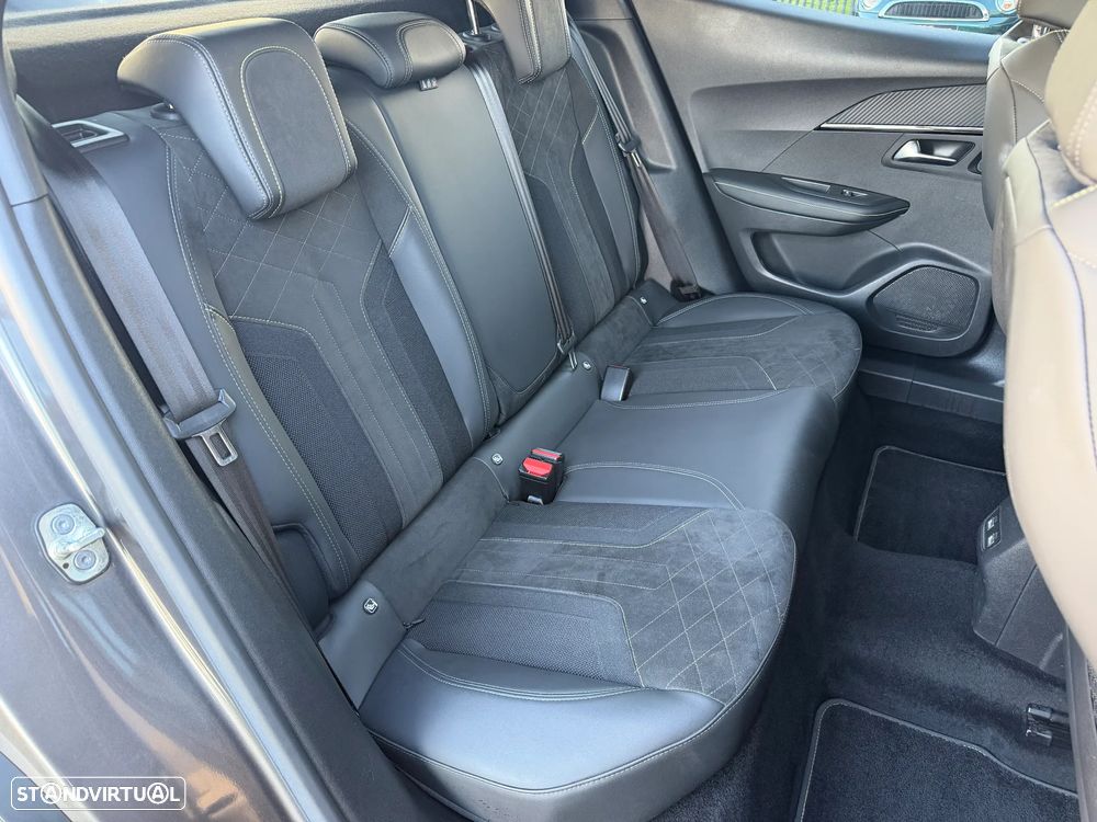 Peugeot 2008 PureTech 130 EAT8 GT - 14