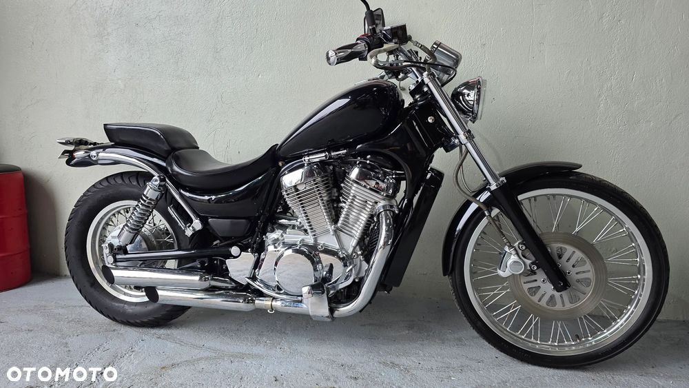 Suzuki Intruder - 1