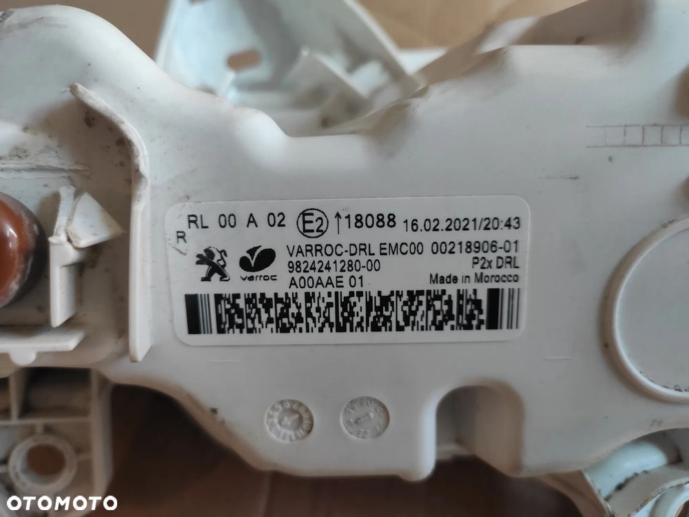Peugeot 208 II Halogen LED DRL Prawy - 5