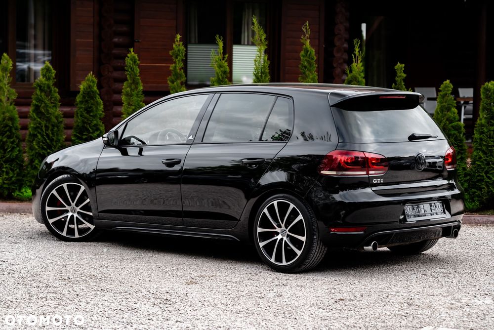 Volkswagen Golf 2.0 GTI adidas - 14