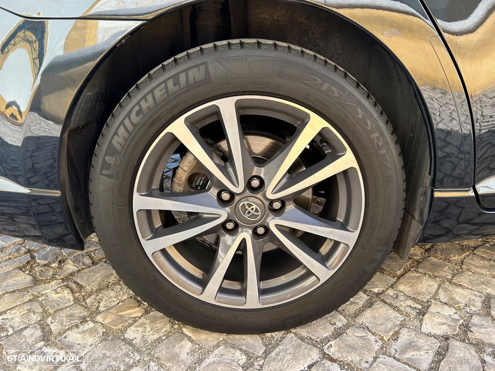 Toyota Avensis SW 2.0 D-4D Luxury - 17