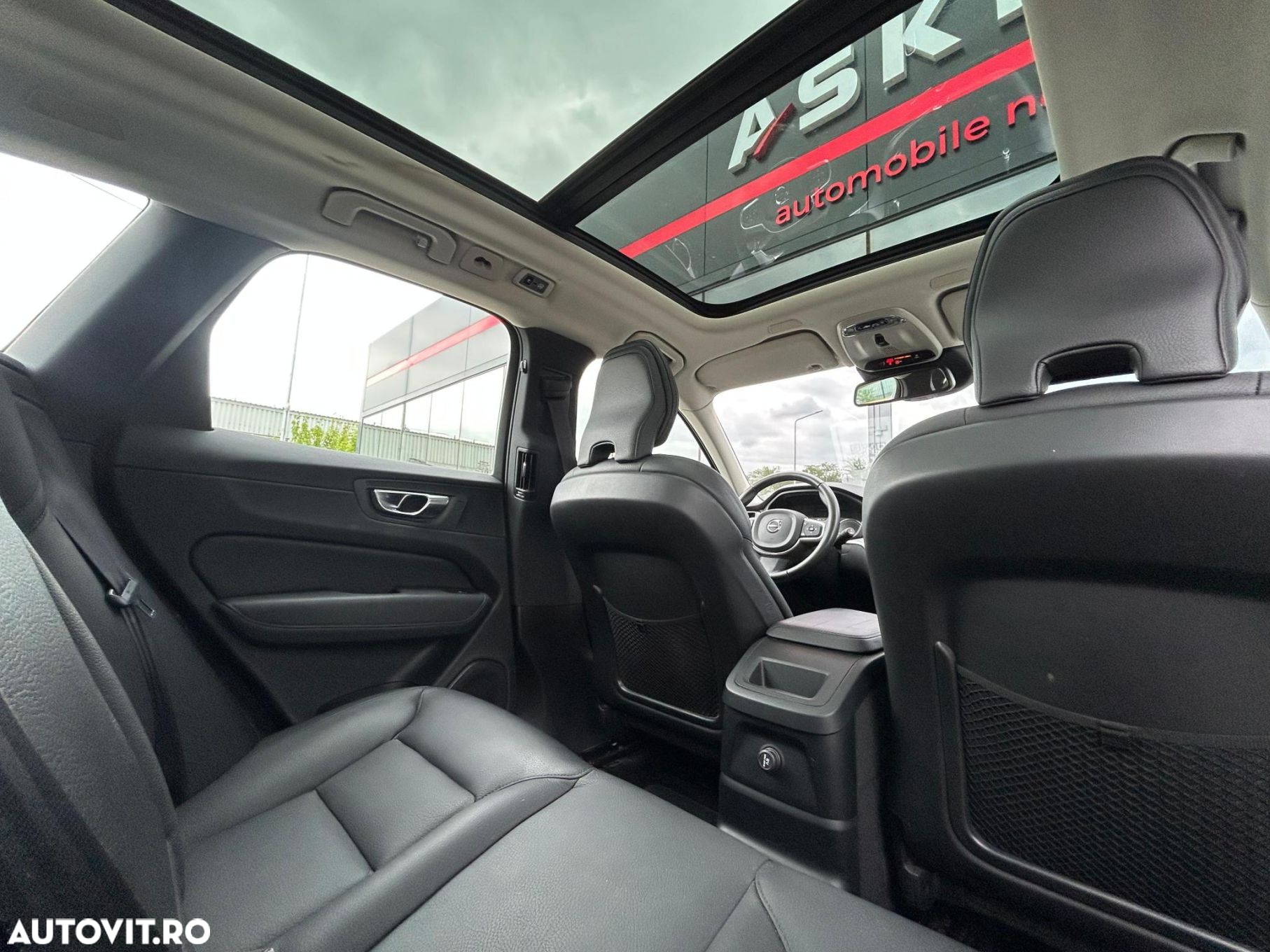 Volvo XC 60 T8 Twin Engine AWD Geartronic Momentum - 17