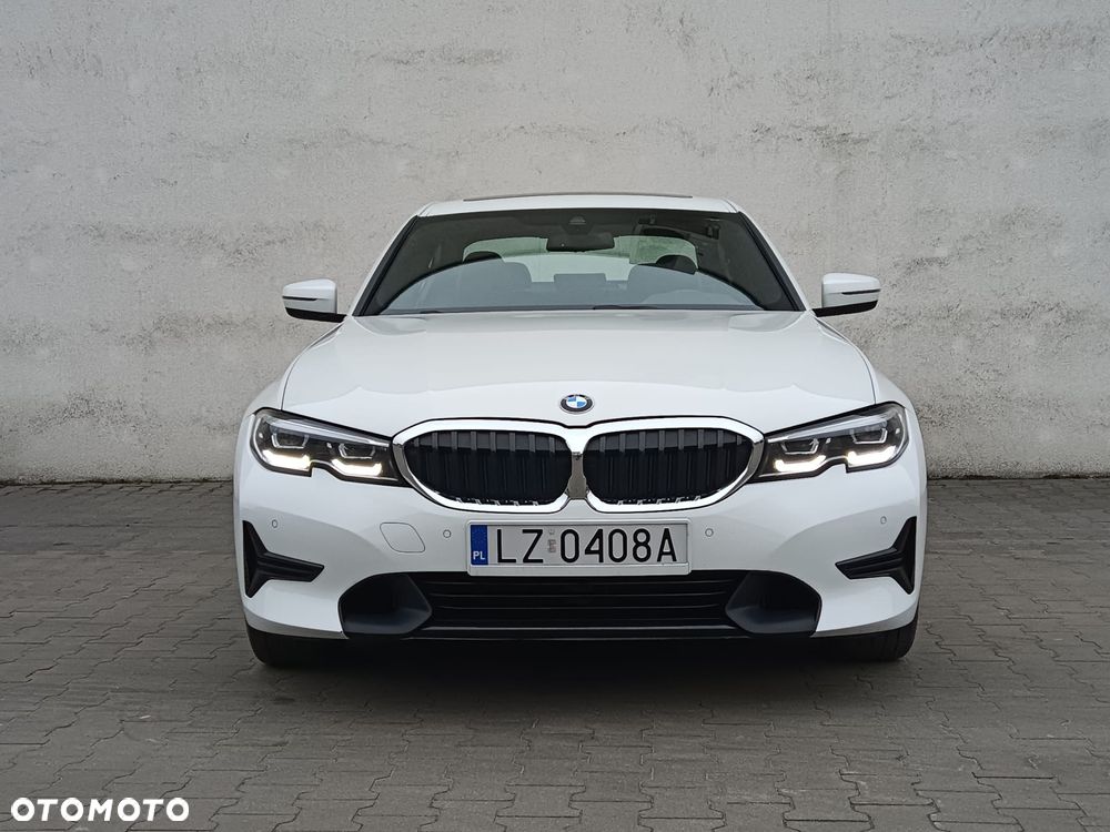 BMW Seria 3 330i xDrive Sport Line - 4