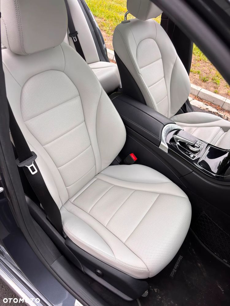 Mercedes-Benz Klasa C 300 7G-TRONIC AMG Line - 26