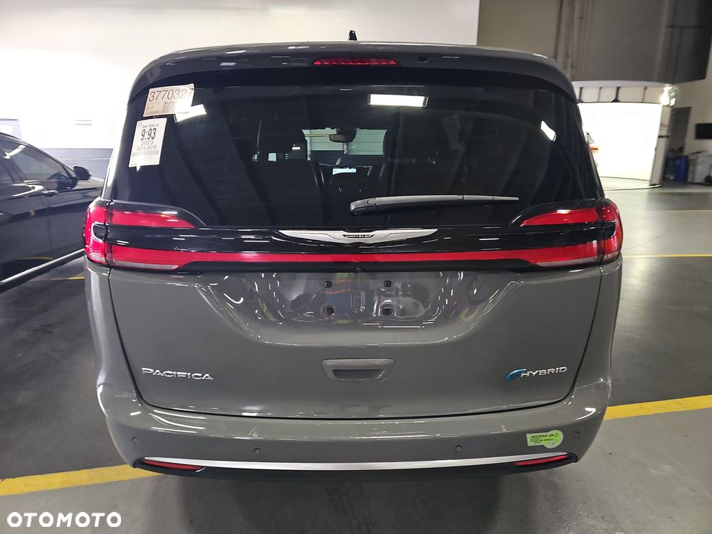 Chrysler Pacifica - 3