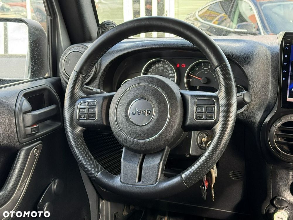 Jeep Wrangler - 32