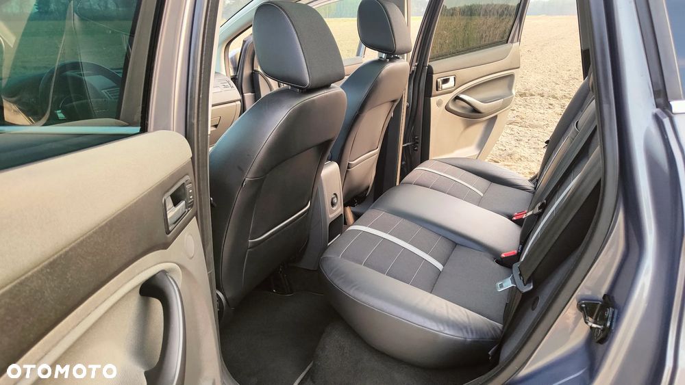 Ford Kuga 2.0 TDCi 4x4 Titanium - 27