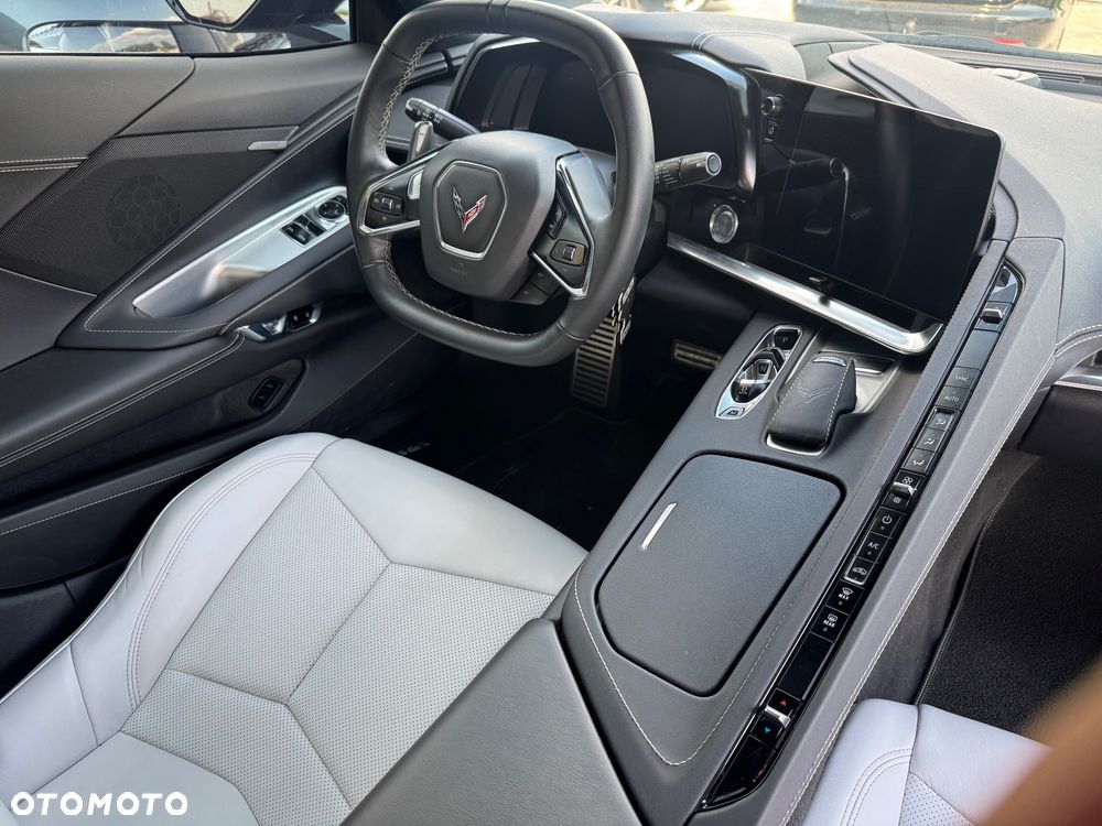 Chevrolet Corvette - 17