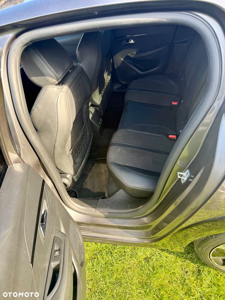 Peugeot 208 PureTech 130 EAT8 GT - 12