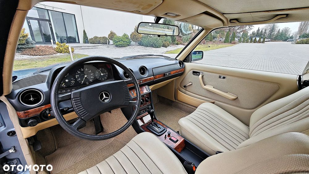 Mercedes-Benz W123 - 12