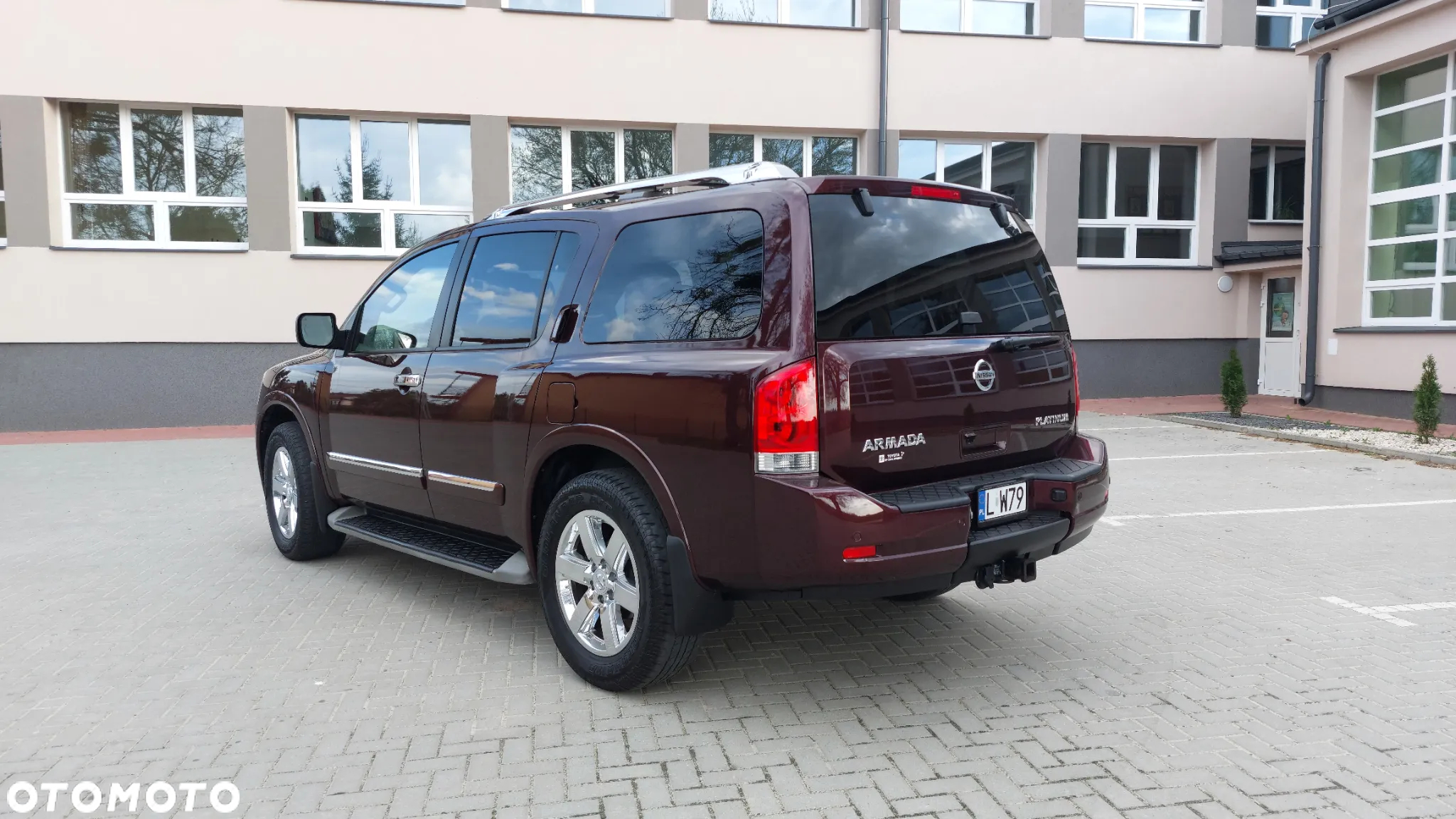Nissan Armada - 4