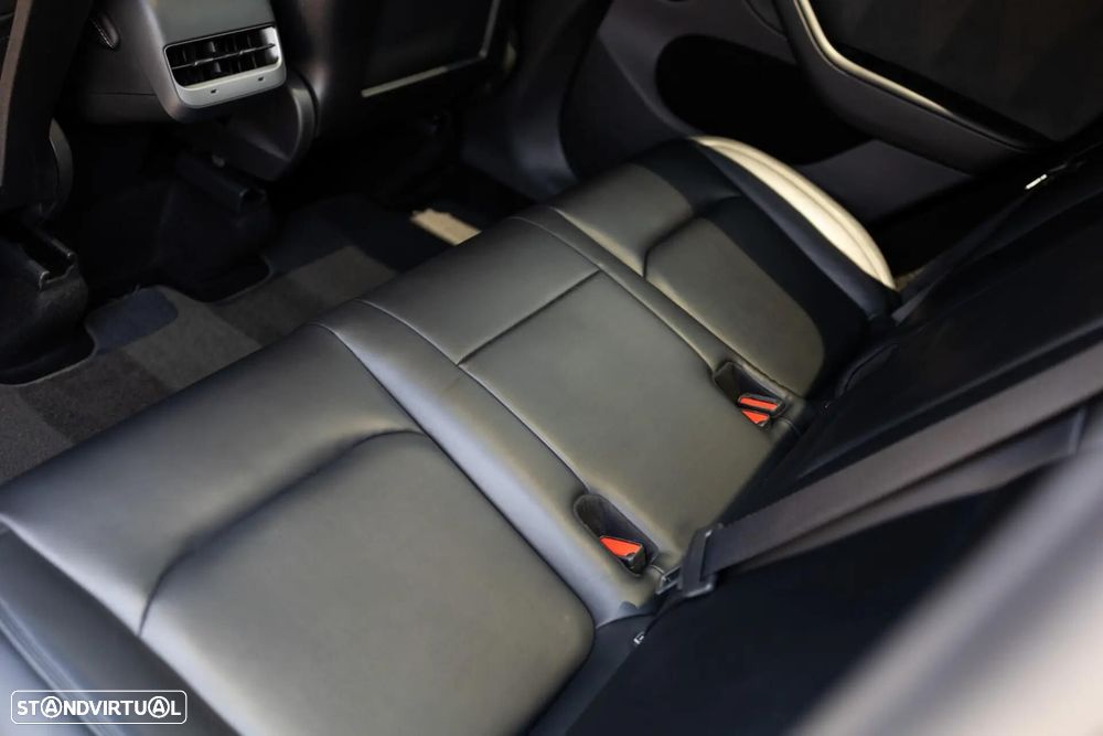Tesla Model Y Long Range RWD - 18