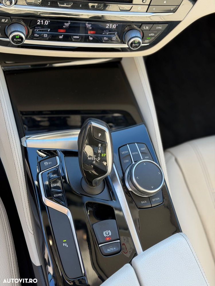 BMW Seria 5 530i xDrive AT - 25