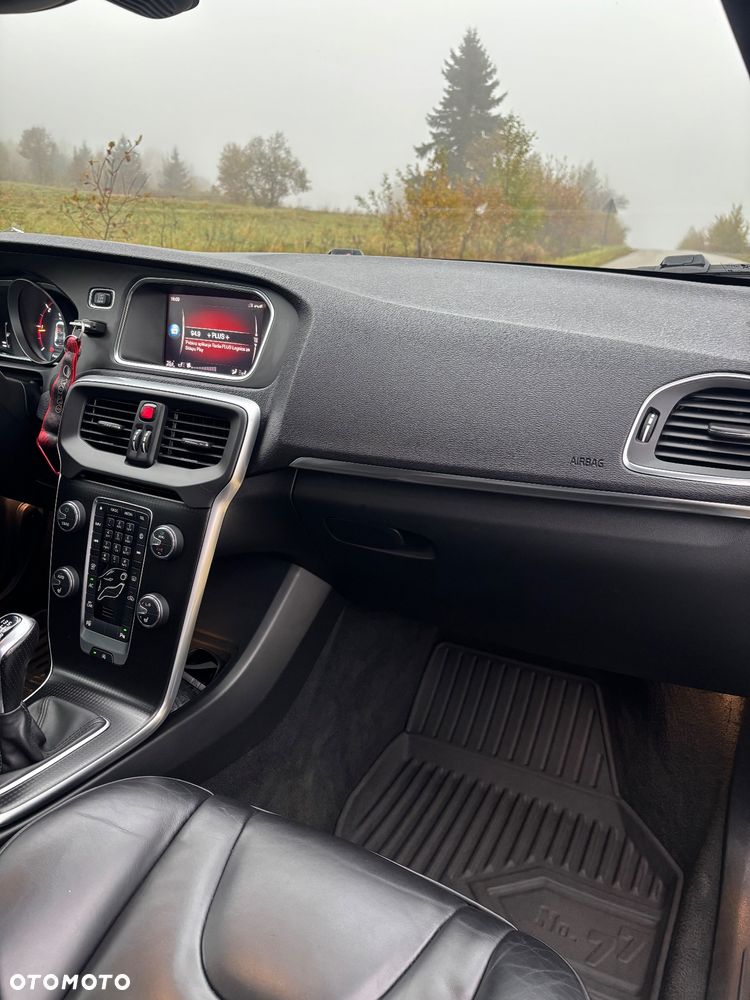 Volvo V40 D3 Drive-E R-Design Momentum - 8