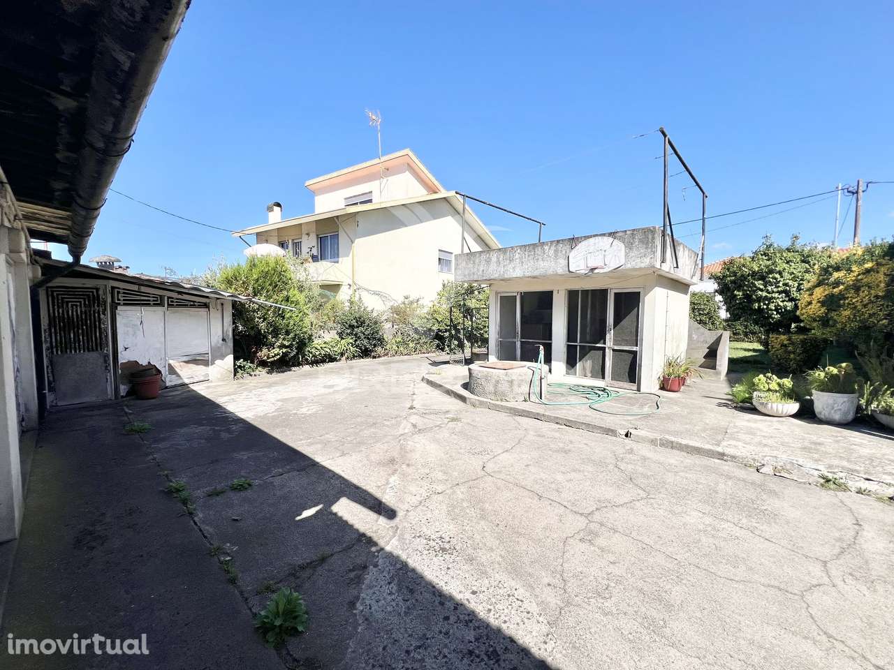 MORADIA 4 FRENTES | GARAGEM | ARRUMOS | JARDIM - Grande imagem: 4/28