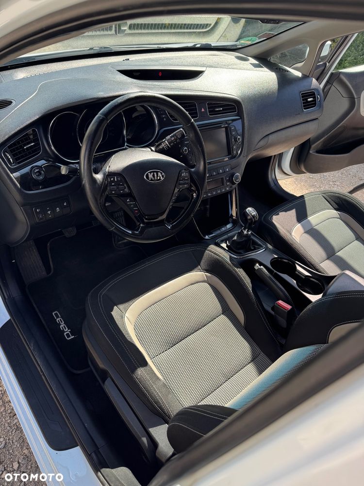 Kia Ceed 1.4 CVVT Dream Team Edition - 10