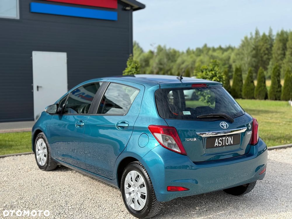 Toyota Yaris 1.33 VVT-i Lounge - 10