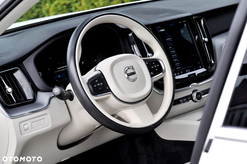 Volvo XC 60 T6 AWD Recharge Geartronic Inscription - 3