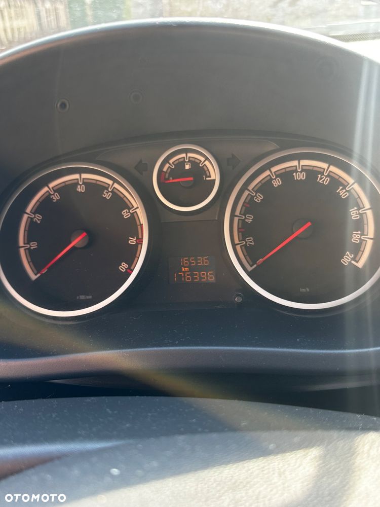 Opel Corsa 1.4 16V Cosmo - 7