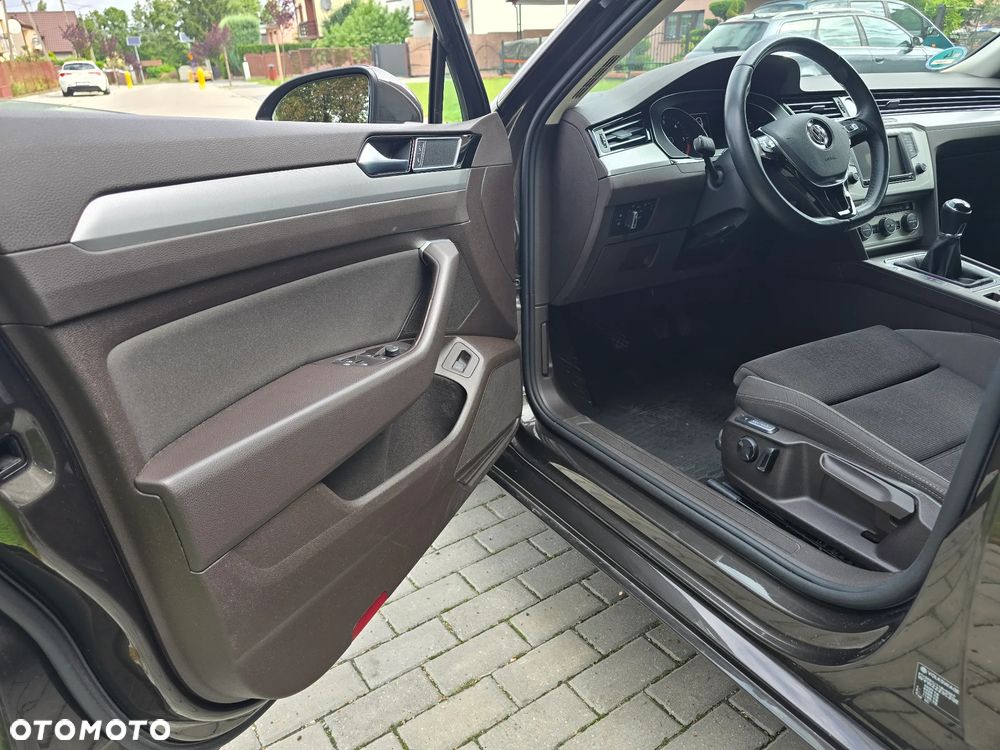 Volkswagen Passat Variant 2.0 TDI SCR BlueMotion Techn 4Mot Trendline - 14
