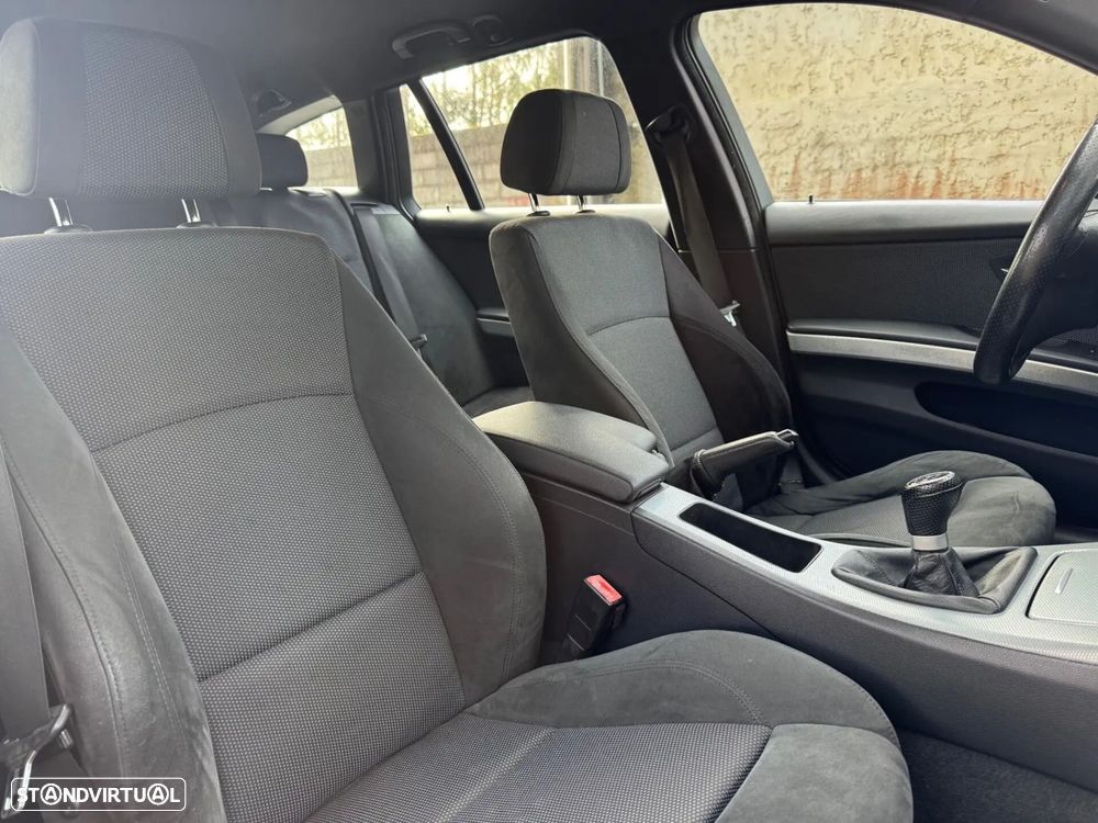 BMW 320 d Pack M - 33