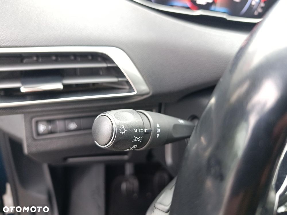 Peugeot 3008 1.5 BlueHDi Allure S&S - 23