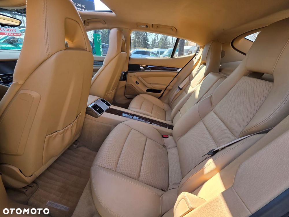 Porsche Panamera 4 PDK Platinum Edition - 27