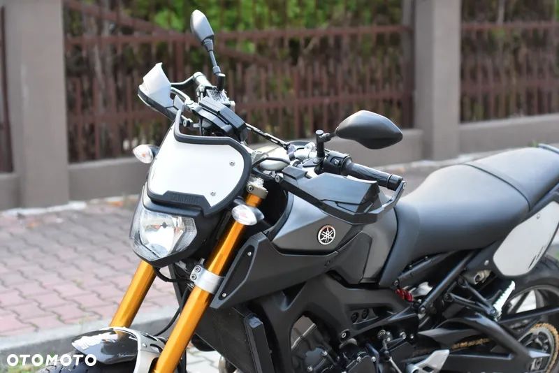 Yamaha MT - 24