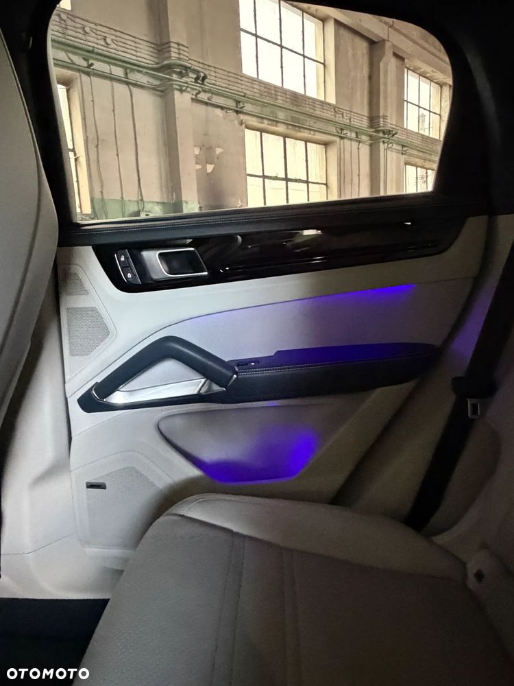 Porsche Cayenne - 34