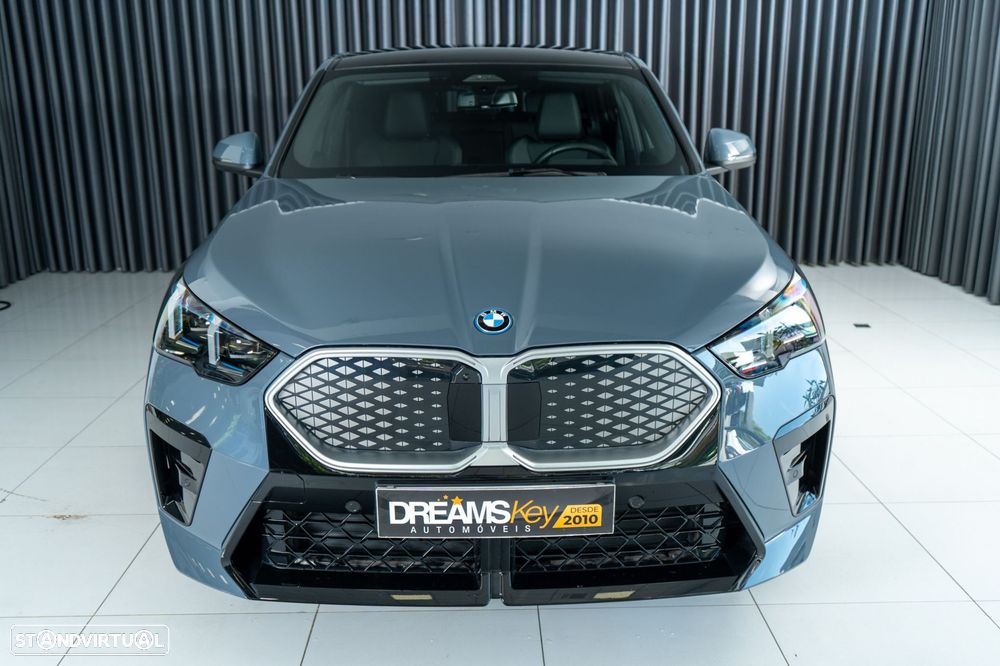 BMW iX2 eDrive20 Pack Desportivo M - 16