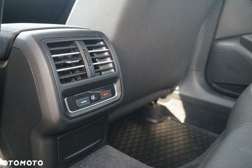 Volkswagen Passat - 7