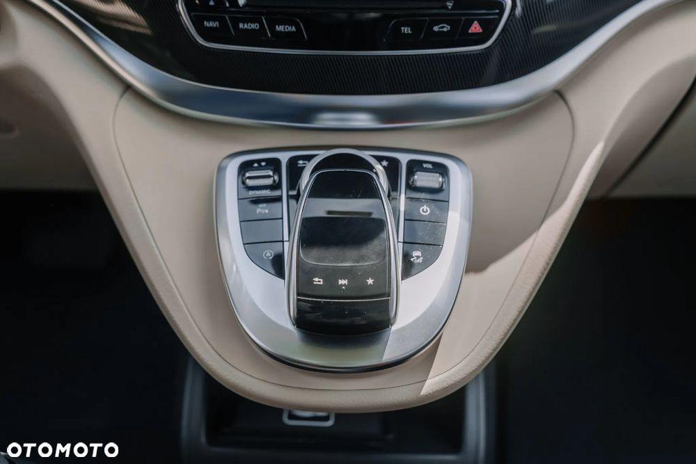 Mercedes-Benz Klasa V 250 (BlueTEC) d extralang 4Matic 7G-TRONIC - 24