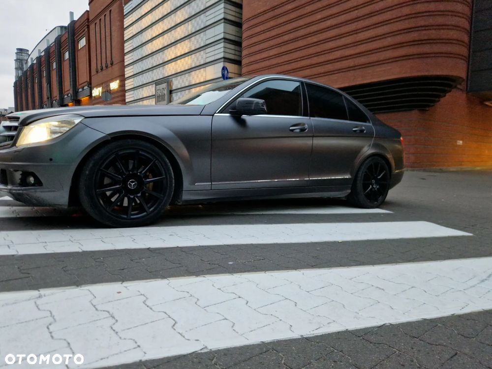 Mercedes-Benz Klasa C 320 CDI 7G-TRONIC Avantgarde DPF Sport Edition - 17