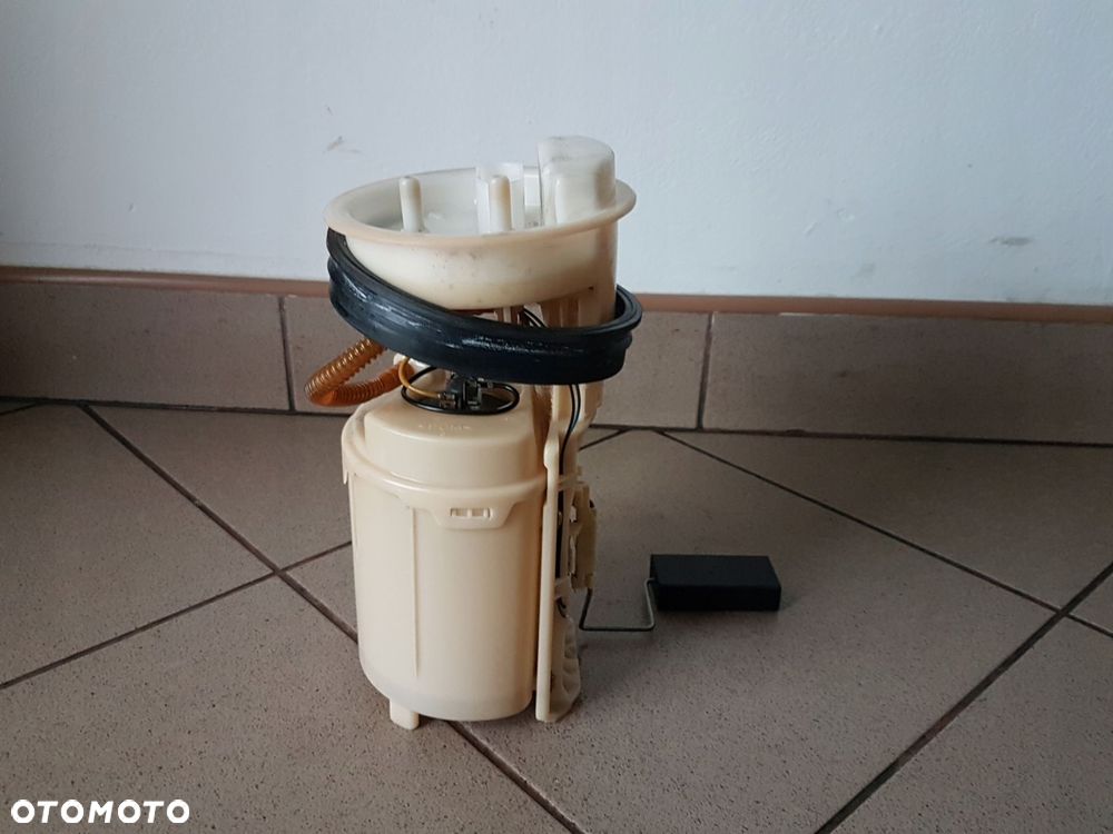 AUDI A3 GOLF 1.6 POMPA POMKA PALIWA 1J0919051H - 4