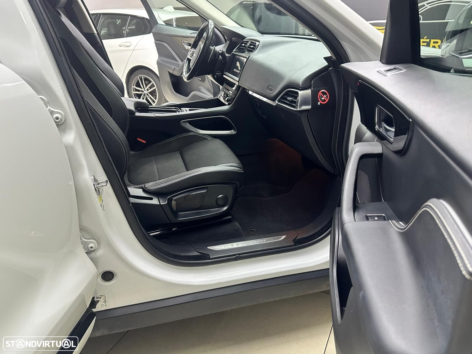 Jaguar F-Pace 2.0 i4D R-Sport AWD Aut. - 33