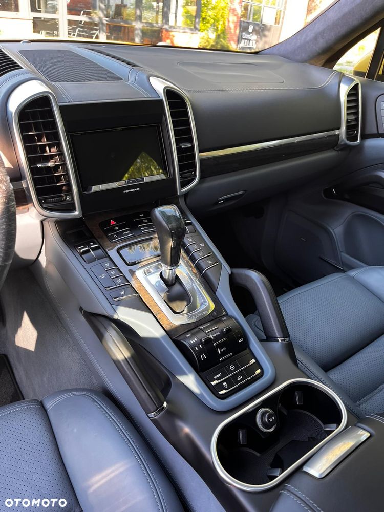 Porsche Cayenne Turbo - 10