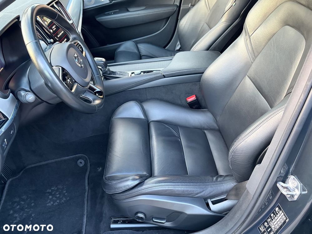 Volvo V90 Cross Country D4 AWD Geartronic Pro - 4